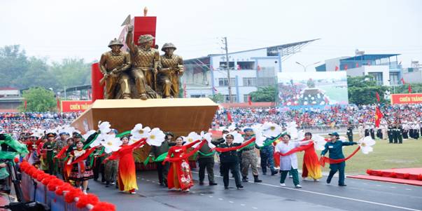 Những hình ảnh ấn tượng tại Lễ diễu binh, diễu hành kỷ niệm 70 năm Chiến  thắng Điện Biên Phủ